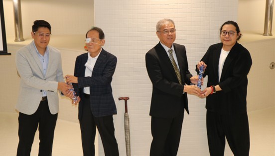 Acrylic To Global : 傳承交接